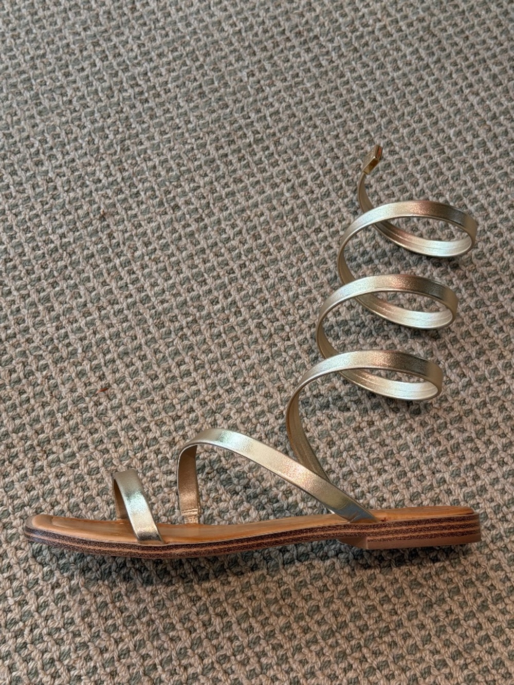 Aldo Women’s Gold Spinella Flat Sandals Size 9 - Picture 2 of 3